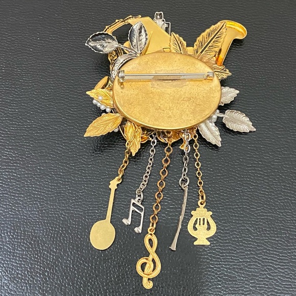 Vintage Musical Instruments Music Theme 3D Brooch 36.6g - Picture 9 of 16